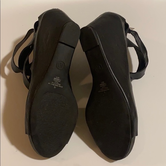 MOSSIMO BLACK FAUX LEATHER WEDGE SANDALS FOR FALL - Picture 8 of 9